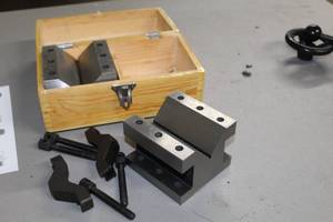 lot 462 image: Vee Block Set  with Wood Case