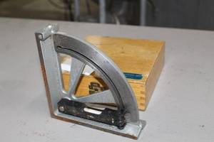 lot 466 image: Wyler Angle Indicator w Level