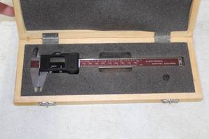 lot 517 image: Electronic Digital Caliper  with Wood Case