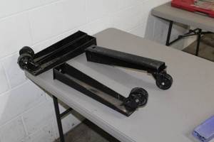 lot 502 image: Lot of (4) Leg Casters