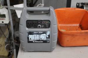 lot 505 image: Schumacher Portable Power 400W Inverter DCAC Power Source