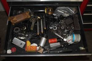 lot 1095 image: Lot of (1 Drawer) Milling Parts, Lathe Parts, And Dies