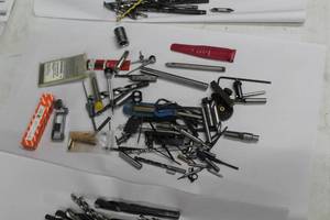 lot 1055 image: Drill Bits, Allen Wrenches, Chuck Keys, Punches, Feeler Gauge, Mitutoyo 188-151, Misc. Parts