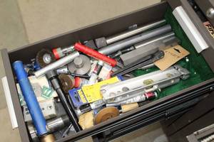 lot 1068 image: Lot of (1 Drawer) Collets, Boring Bars, Brushes, Level, Lathe Press, Drill Chuck, No. 890 High Speed Lathe Center, Misc. Tools