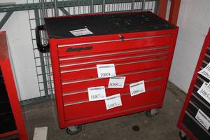 lot 302 image: Snap-on Metal Rolling Tool Cabinet 7-drawer