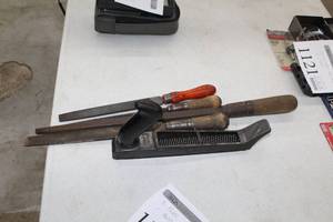 lot 1100 image: Lot of (5) Hand Tools  - Files (x4), Rasp (x1)