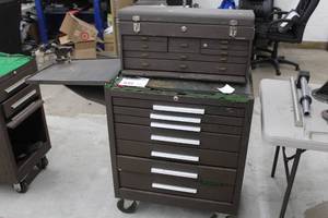 lot 308 image: Metal Rolling Tool Cabinet & Tool Chest  with Bench Vise