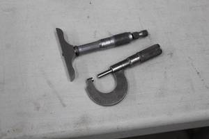 lot 529 image: Lot of (2) Micrometers