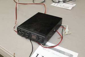 lot 1150 image: Realistic TRC-481 40 Channel Citizens Band Transceiver