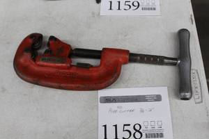 lot 1158 image: Ridgid No. 42A Four Wheel Pipe Cutter Heavy Duty 34 to 2