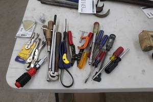 lot 1142 image: Screwdrivers, C-Clamp, Vise Grips, Misc. Hand Tools