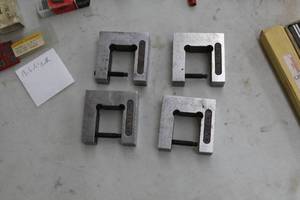 lot 559 image: Lot of (4) St. Arnold Alignment Vise