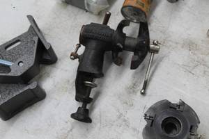 lot 590 image: Clamp