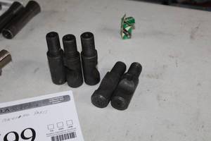 lot 599 image: Lot of (5) Machining Parts
