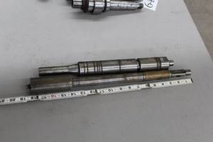 lot 647 image: Lot of (2) Lathe Parts