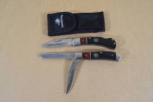 lot 15 image: 2 Winchester Folding Pocket Knives - 2007