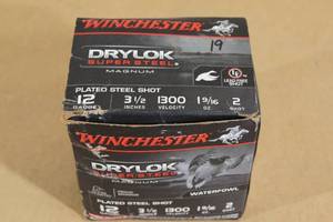 lot 86 image: 19 Winchester Drylok Super Steel Magnum 12 Gauge 3-12 2 Shot Shotshells