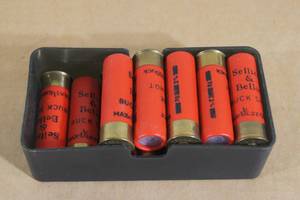 lot 87 image: 12 Sellier & Bellot 12 Gauge 2-34 00 Buck Shot Shotshells