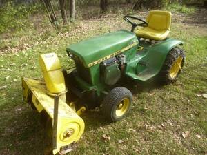 John Deere 112 Lawn Tractor