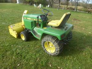 John Deere 318 Lawn Tractor