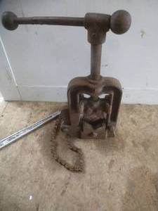 Antique Pipe Vice