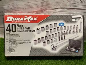 lot 29 image: New Metric & SAE 40 Piece Socket Set
