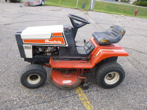 lot 22 image: Simplicity 4211 Hydrostatic Riding Lawn Mower