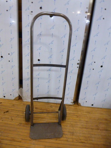lot 44 image: New 2 Wheel Dolly