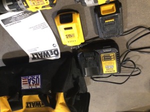 DEWALT 20-Volt MAX XR Cordless Brushless Hammer DrillImpact Combo Kit (2-Tool) with (1) 4.0Ah Battery & (1) 2.0Ah Battery