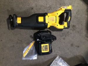 DEWALT FLEXVOLT 60-Volt MAX Cordless Brushless Reciprocating Saw with (1) FLEXVOLT 9.0Ah Battery