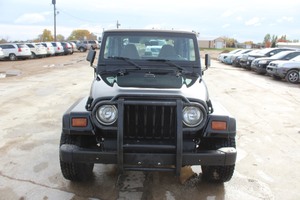 1997 Jeep Wrangler SE 4x4 - Manual Transmission -