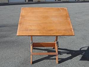 lot 1 image: Vintage Mid Century Oak Adjustable Height Artists Drawing Table