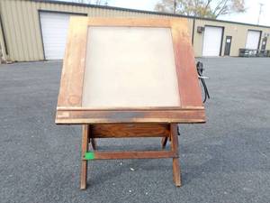 lot 2 image: Vintage Mid Century Hamilton Manufacturing Company Oak Frame Light Box Table