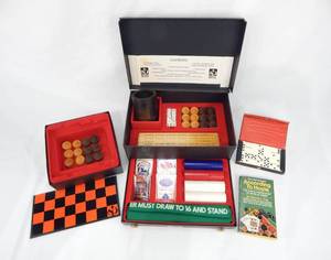 lot 125 image: Vintage 1973 Hoyle Stancraft Family Game Chest