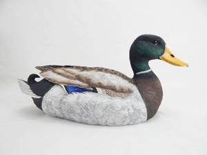 lot 208 image: Vintage Limited Edition Danbury Mint David Maass Magnificent Mallard Duck Decoy