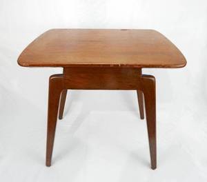 lot 6 image: Vintage Mid Century Danish Style W.H. Gunlocke Chair Company Side End Table