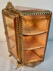 lot 159 image: Petite Display Case