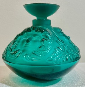 lot 105 image: Lalique Perfume Vessel