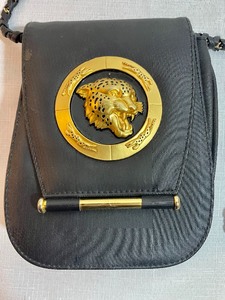 lot 111 image: Unique Vintage Purse