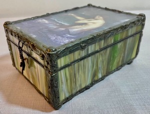 lot 114 image: Stunning Jewelry Box