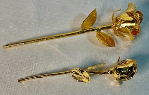 lot 147 image: Golden Colored Roses in a Vase