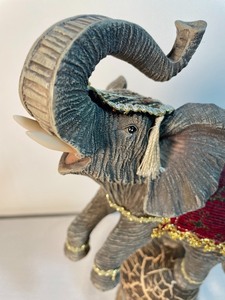 lot 144 image: Elegant Elephant Decor