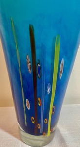 lot 119 image: Gorgeous Art Glass Vase