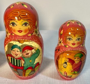 lot 120 image: Nesting Dolls