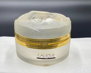 lot 7 image: Lalique Trinket Box