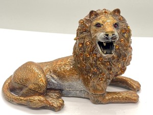 lot 9 image: Lion and Tiger Bejeweled Trinket Boxes