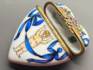 lot 18 image: Limoges Gerard Ribierre Floral and Ribbon Heart Shaped Porcelain Pill Box