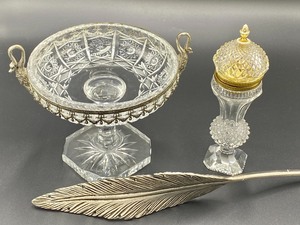 lot 49 image: Crystal Pedestal Dish, Crystal Lighter and Decorative Feather