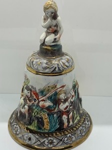 lot 280 image: Two Lovely Capodimonte Pieces