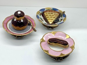 lot 237 image: Three Limoges Trinket Boxes